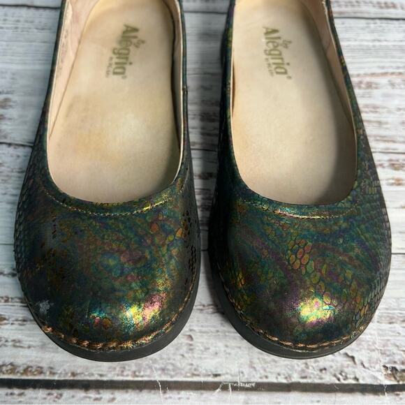 Alegria Petal Thrones Ballet Flats Size 8.5 Multicolor Oil Slick Snake Print - Picture 5 of 12